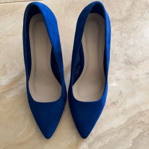 Forever21 pointy heels, size 7, blue, velvet